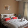family_room_1_queen_2_twin_beds