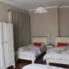 family_room_1_queen_2_twin_beds_1