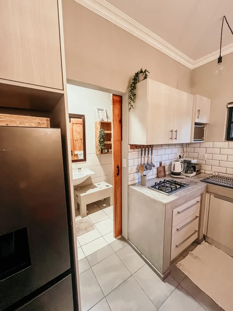 Lion kitchen with refrigerator
