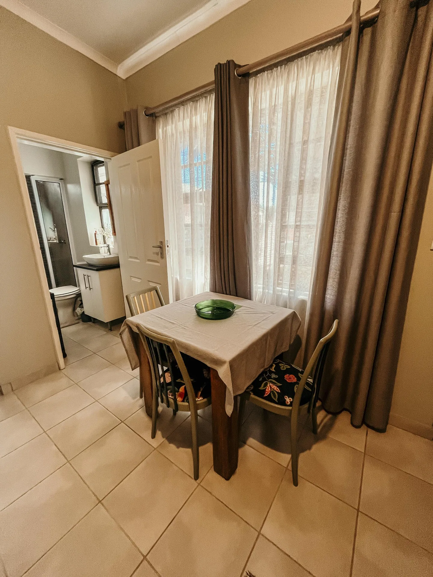 Oryx dining area